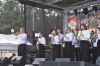 Orkiestra gra na scenie